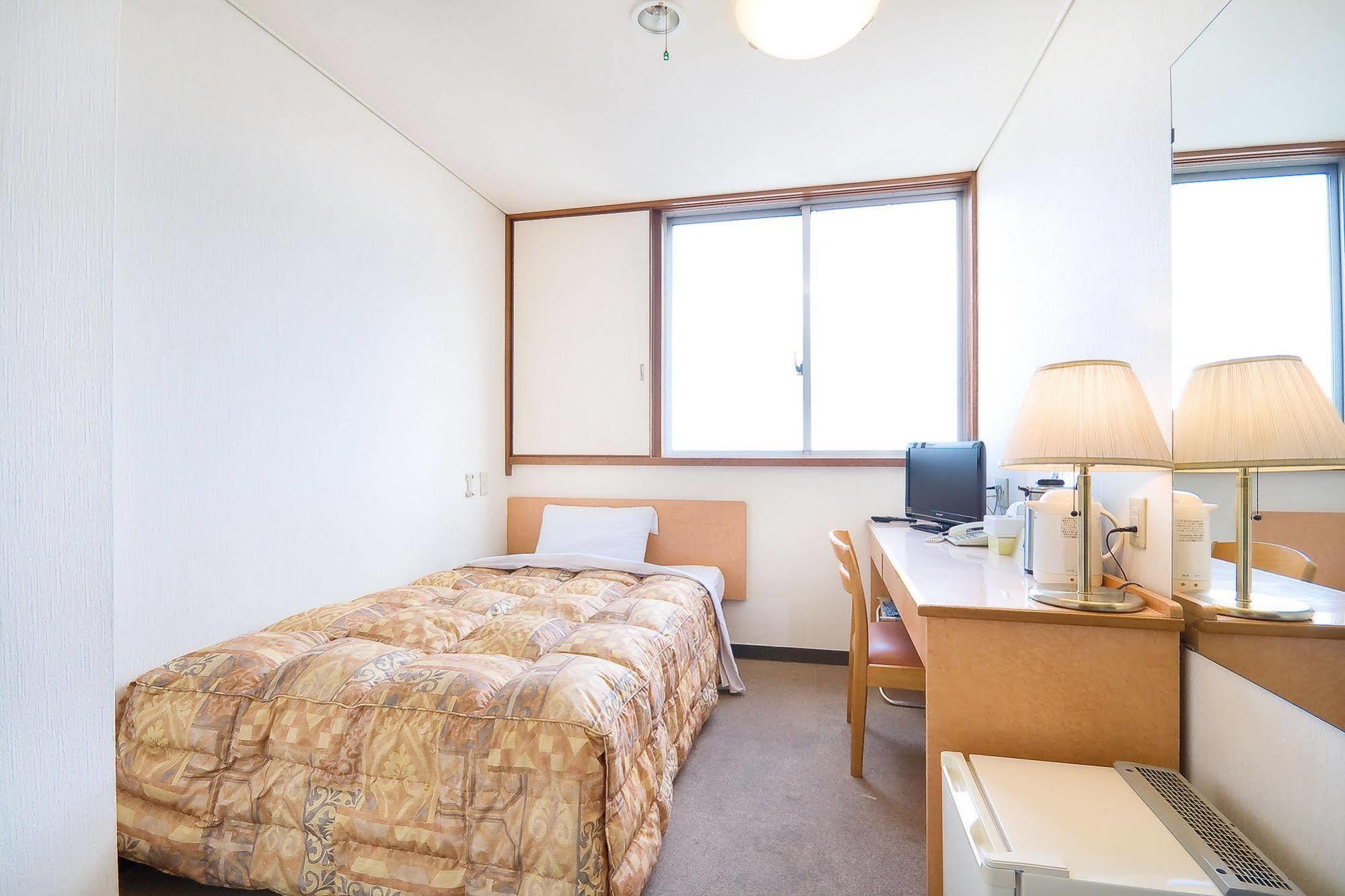 Hotel Kikusui Imabari Railway Station מראה חיצוני תמונה